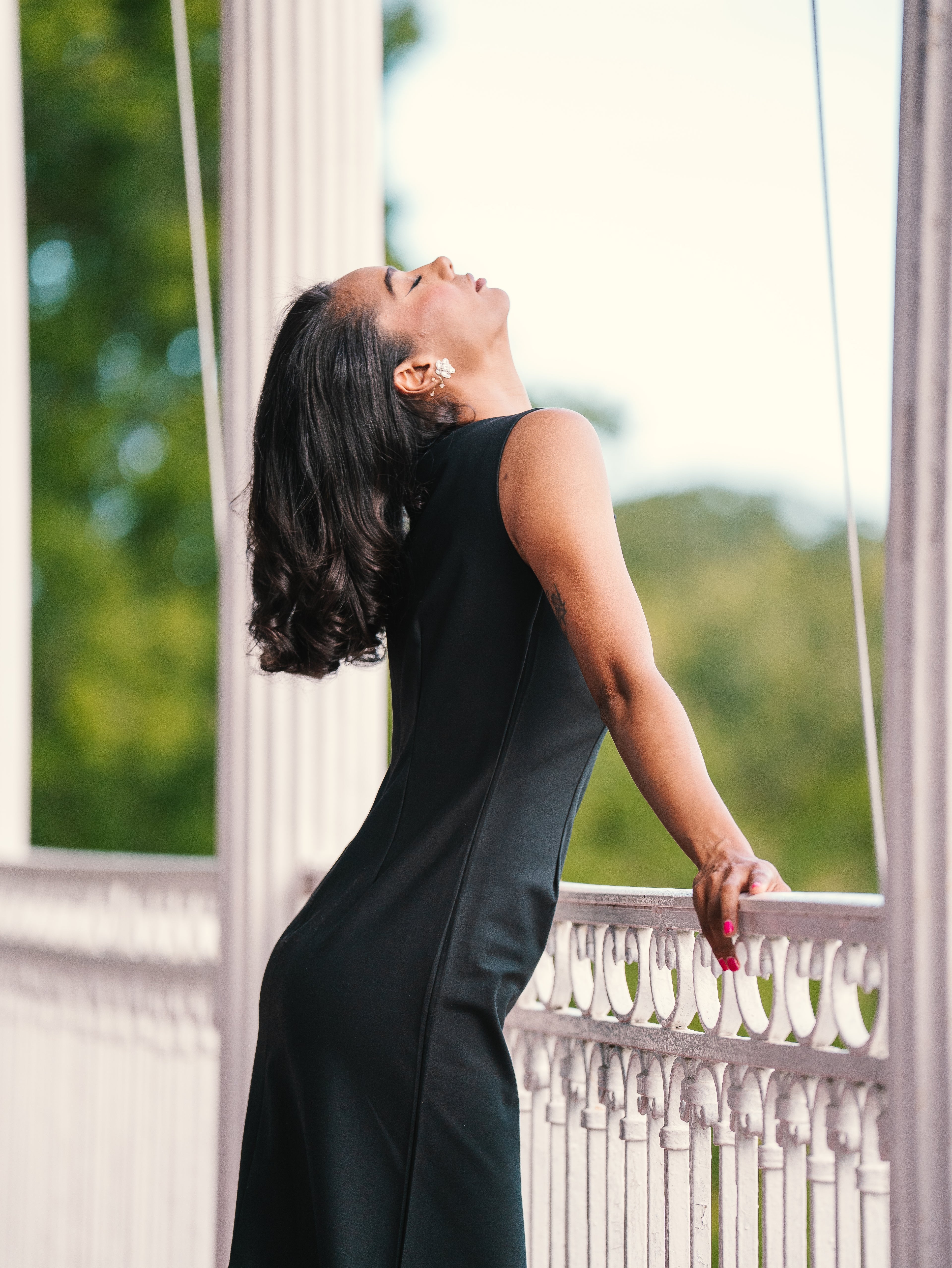 Sleeveless dress with elongated silhouette